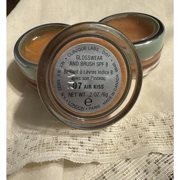 Clinique Glosswear SPF 8 Lip Gloss in the shade 07 Air Kiss.